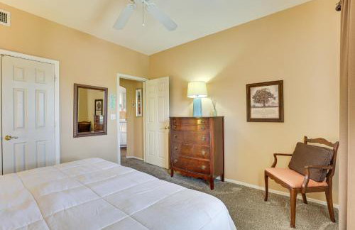 Getaway with Balcony and Spa 13 Mi to Old Town - Foto 12