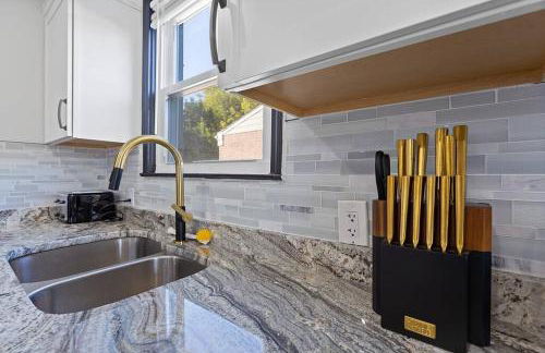 Dark House With HotTub TV in Rooms - Foto 15