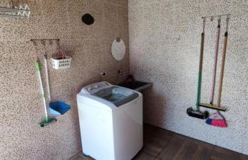 Casa Rosa de Peruíbe - Casa de Temporada 3 dormitórios, 10 hóspedes, piscina, wi-fi, netflix, 800 metros da praia - Photo 43