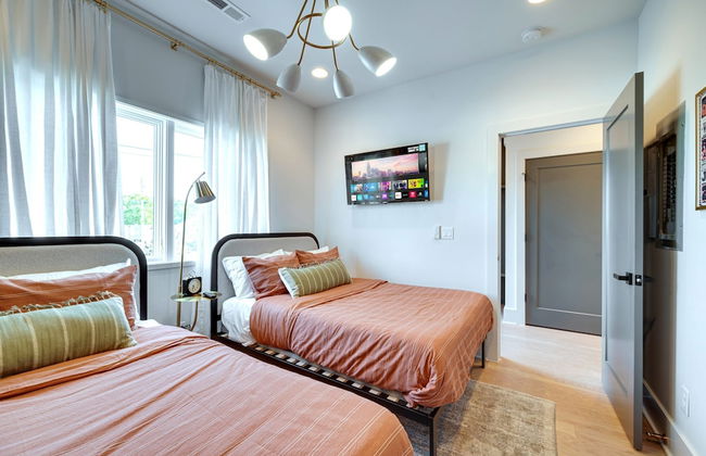 Sky High Cowgirl Luxe 4BR w Rooftopdeck Karaoke - Foto 19