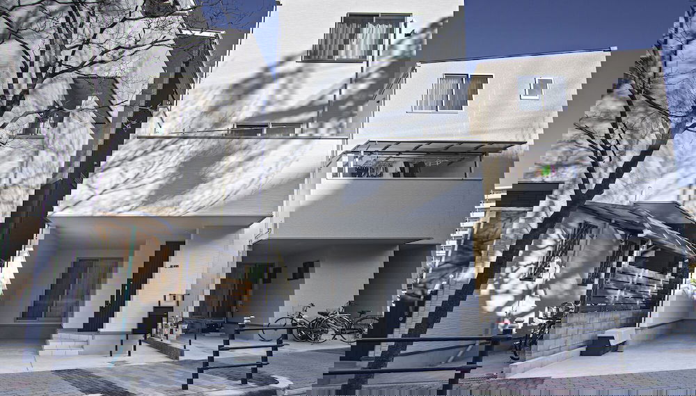 Kishisato Kasuga - Foto 1, Imagen principal