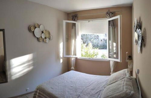 Le Mas des Cigales avec parc et grande piscine - Foto 17