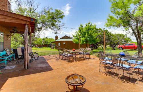 1 Mi to Lake Pet-Friendly Cabin in Strawn - Foto 2