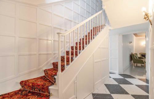 Luxury Grand Windsor Mansion Private 5 Acres & Helipad - Photo 19