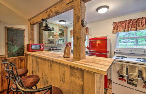 Cabin with Trails and Creek! 23 Mi to Camelback Slopes - Foto 7