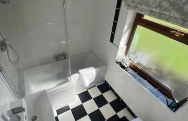 Staycation 3-bedroom home with panoramic views free off road parking - Foto 32