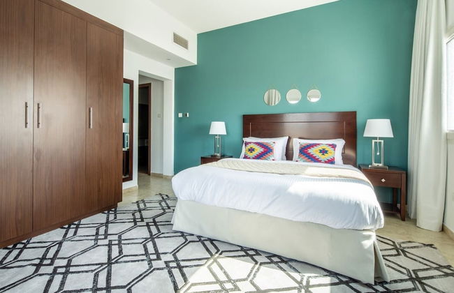 Outstanding 2BR in Serene JVT Neighborhood! - Photo 2