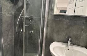 Penthouse Loft Suite in Putney, PS5, 60"TV, Netflix, Sleeps 6, ideal for relocators and professionals - Foto 8