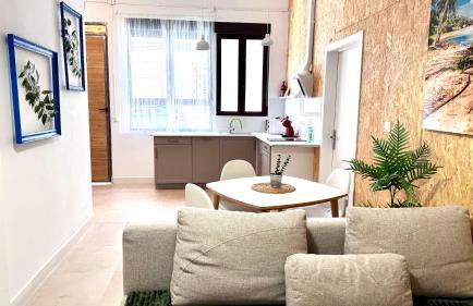 Soho Boho Apartments - with sunny rooftop terrace and fiber optic internet - Photo 25