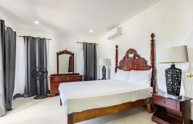 Apt - Gated Community-sleeps 4-balcony-parking - Foto 1