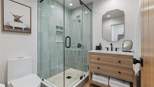 The Oaks, Stylish Luxury Stay, Fire Pit & Patio - Foto 4, towels, Shower