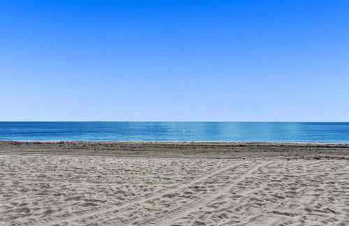 Desoto Beach Retreat with Heated Pool - By Atlantikos - Foto 17