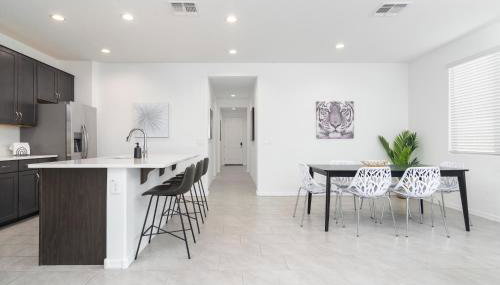 Stylish & Bright Gem ~ King/Queen Beds ~ Backyard! - Foto 5