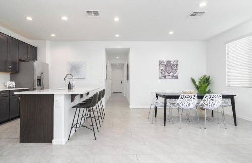 Stylish & Bright Gem ~ King/Queen Beds ~ Backyard! - Foto 5