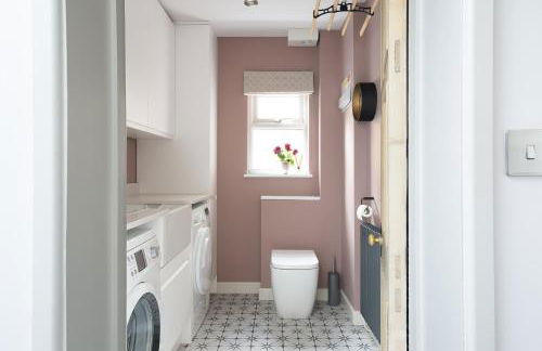 Luxury Family Home in Central Windsor with Large Garden, Games Room, Office, Parking & Pet-Friendly - Photo 28