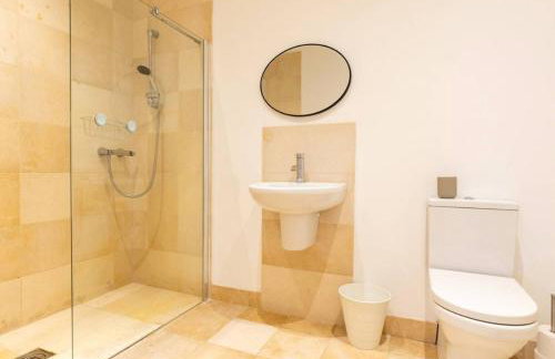Spacious 3 bed, Parking, Long stays welcome, Relocators, Families, Contractors - Foto 16