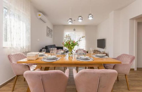 3 Bedroom Cozy Home In Sikovo - Foto 19