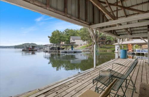Lakefront Escape, Sunrise Views, Boat Slip & Community Dock Access - Foto 51