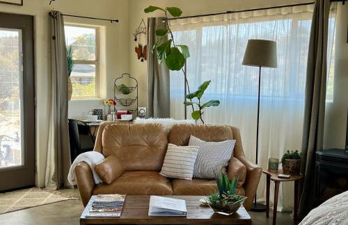 Eagles Nest Casita Luxury king memory foam bed feather pillows & duvet Amazing views, private balcony, Great location & Dog friendly - Foto 25