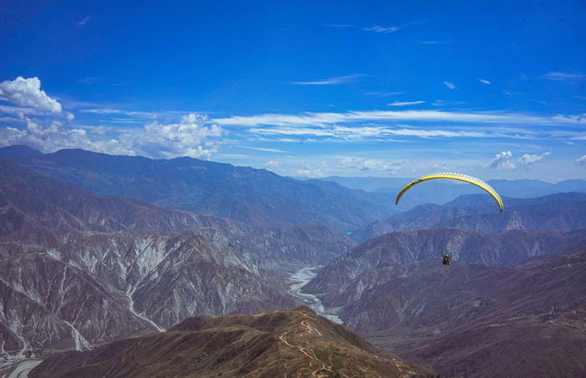 Chicamocha Canyon Paragliding Flight - Foto 6