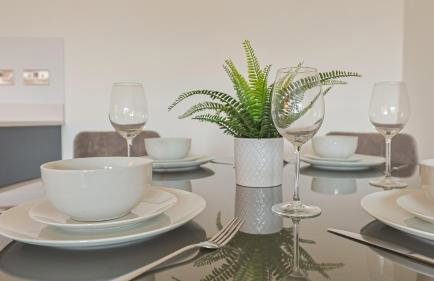 2-Bedroom Modern apt with Gym, roof terrace, Free Parking and 3 min walk to train st - Foto 4