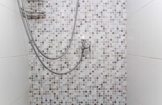 Comfort Living 1Br At Grand Sentraland Karawang Apartment - Foto 9