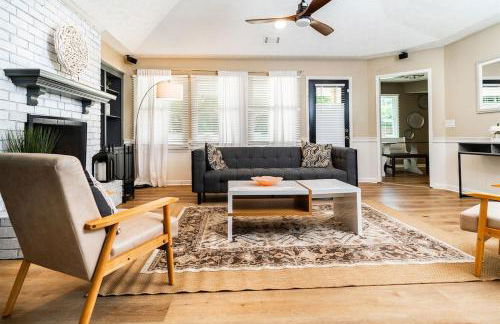 Ultimate Getaway with Pool and Games - Foto 30