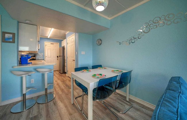 Oceanfront Condo w/ Private Balcony Pool + Tennis Bubbly Blew by Avantstay - Foto 13