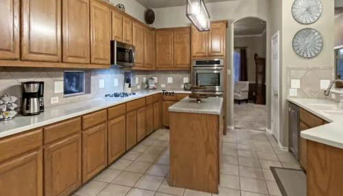 Pro Designed Home 4BDRM POOL - Photo 2