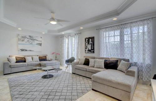 Private Patio Cali King Bed Walk to Las Olas - Foto 6