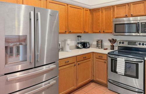 4BR Oasis Private Pool and Large Yard - Foto 10