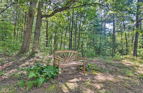 Romantic Asheville Area Cabin with Deck and Hot Tub! - Foto 37
