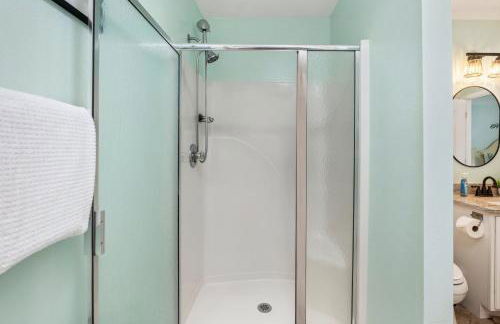 Beautiful Pet Friendly Home! Tropical Pool, Optional Golf Cart & Pool Heat, Minutes to Beach - Foto 26