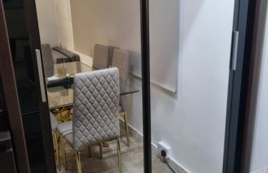 Stylish London Apartment & Free Parking - Foto 26