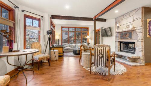 Spacious 5 Bed Retreat, Walk to Lifts and Main - Foto 3