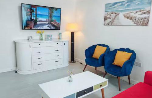 Fully accessible bungalow by the Beach - Photo 1