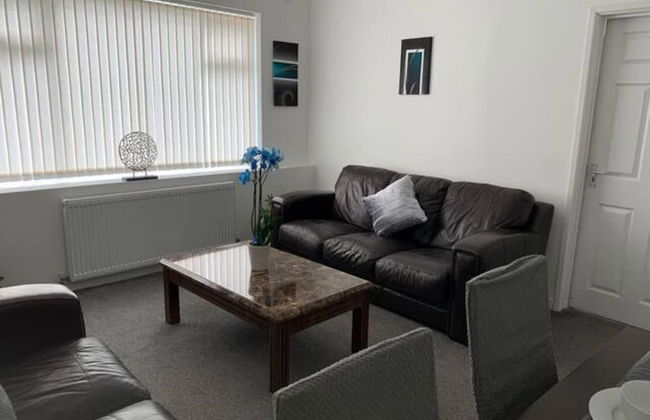 Beautiful 3-bed House in Wolverhampton - Photo 18