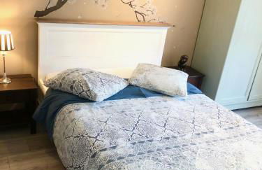 BedinReims "burgundy bottle" 110m2 Exceptional, 4 chambres doubles, 2 bain, free park & wifi, tout équipé - Foto 19