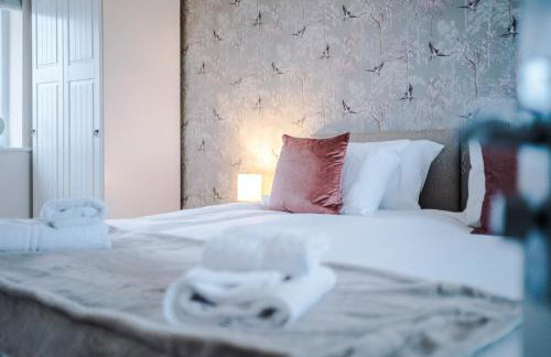 Relaxing 3 Bedroom Chester Home with garden - Photo 28