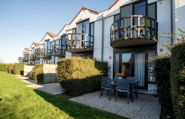 Giuliott with parking and shared pool - Photo 16