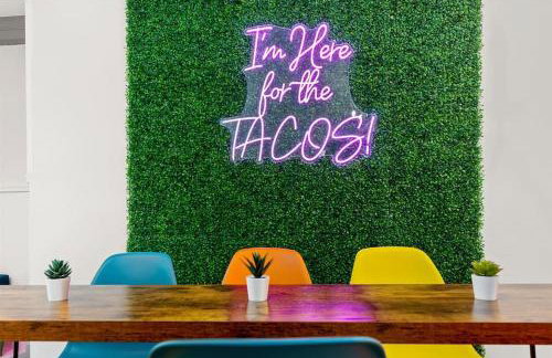 Gorgeous Home with Heated Pool In Downtown! - Foto 28