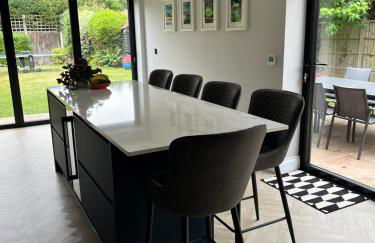 Beautiful family home with hot tub - Foto 13