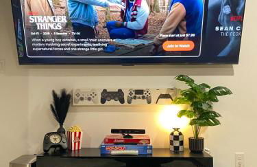 Luxe Port Lookout with waterfront, theater, games - Foto 7