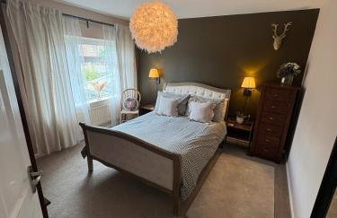 Fairfield Large 4 Bed Log Fire - Photo 8