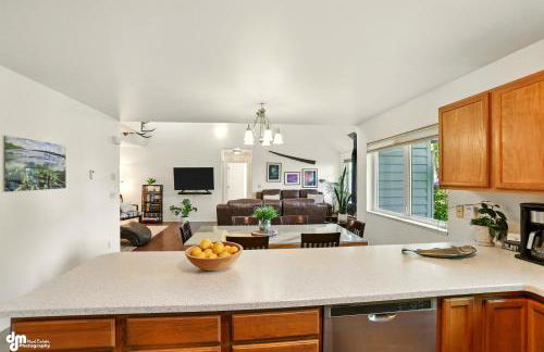 Coastal Place - BEST location in Downtown! - Photo 4