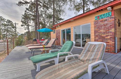 Lakeside Pleasure Island Cabin with Deck and Gas Grill - Foto 24