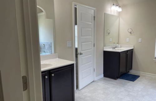 Spacious Home, Patio, Yard, WiFi, Near Speedway - Foto 6