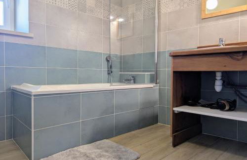 Gîte moderne à Arlempdes: spa, terrasse, grands espaces et visites culturelles - FR-1-582-107 - Foto 16