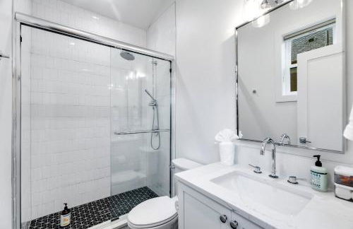 Southside Sanctuary, Modern Comforts - Foto 12