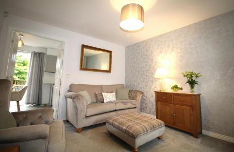 2 Bedroom House - Beautifully Decorated & Furnished - Parking - Large Garden - Foto 9